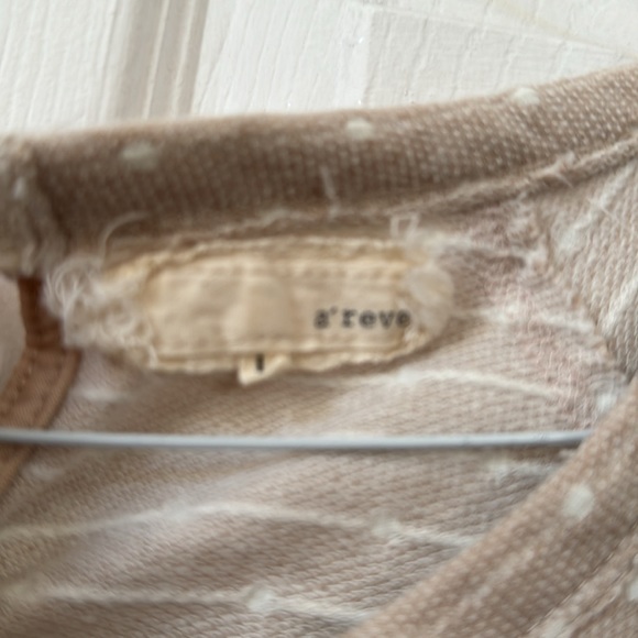 a’reve tunic style shirt with lace bottom detailing. Large. Beige with cream. - Picture 5 of 8